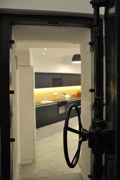 Bomb Shelter Apartment Вильнюс Номер фото